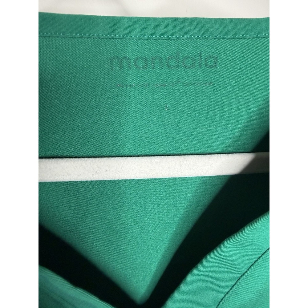 Mandala Women's Green Scrubs Set Size Tall-Large - Picture 4 of 9